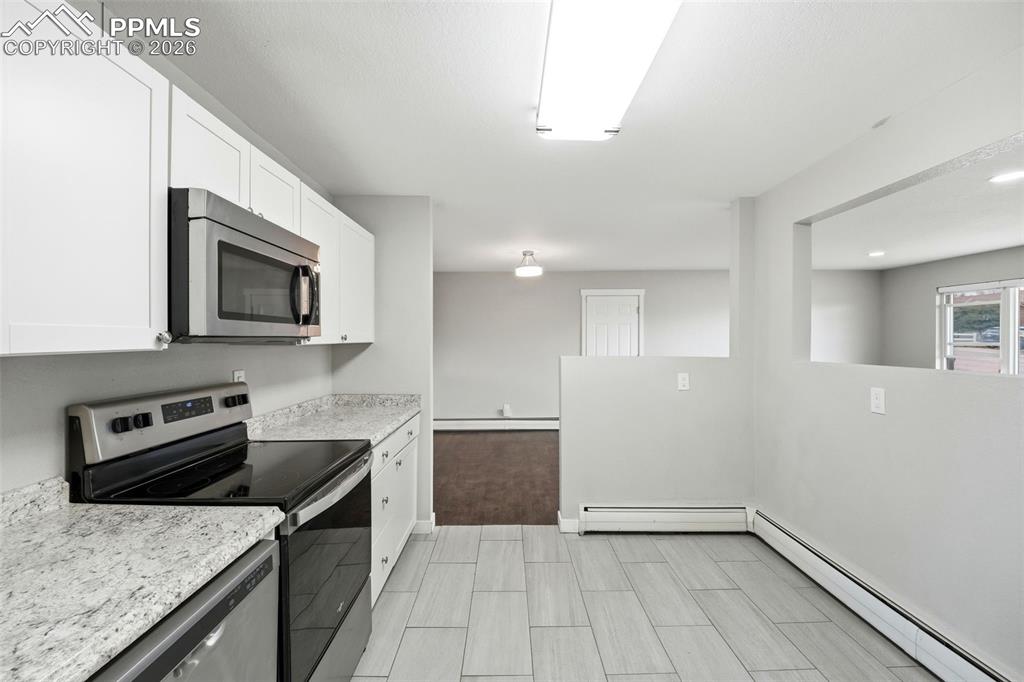 Image 13 of 50: Kitchen