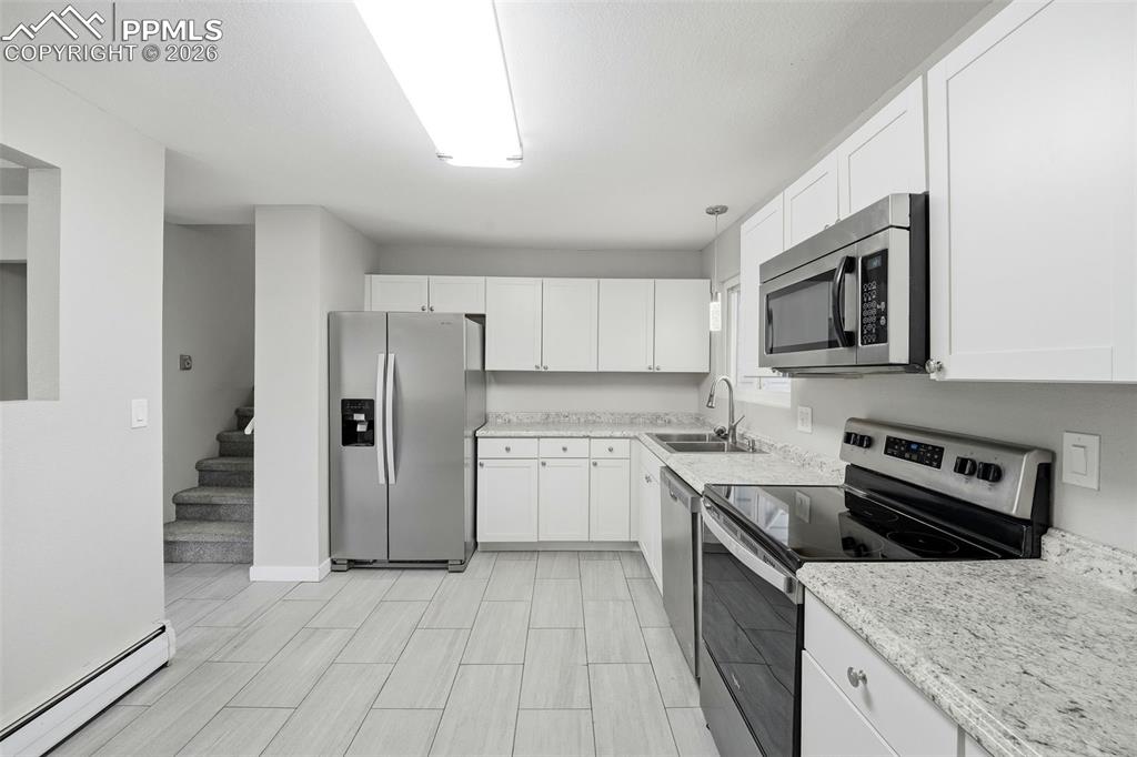 Image 14 of 50: Kitchen