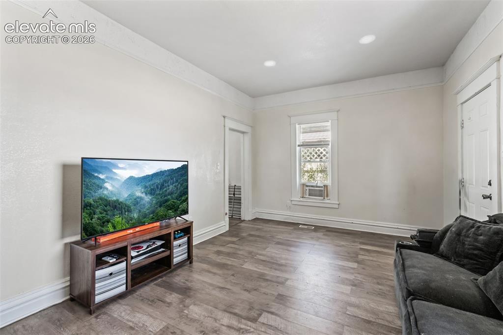 Image 6 of 30: Living Room