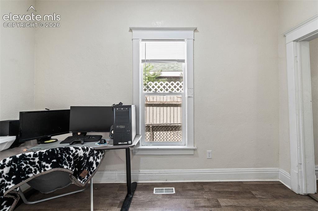 Image 8 of 30: Office