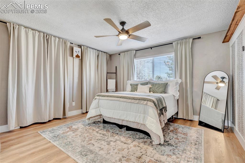 Image 13 of 26: Bedroom