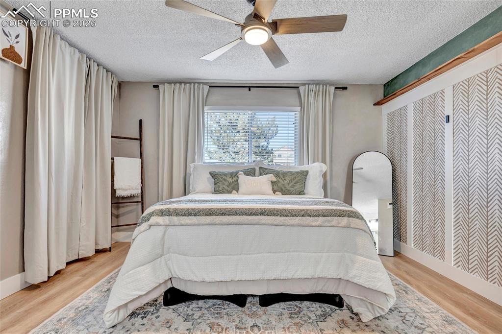 Image 14 of 26: Bedroom