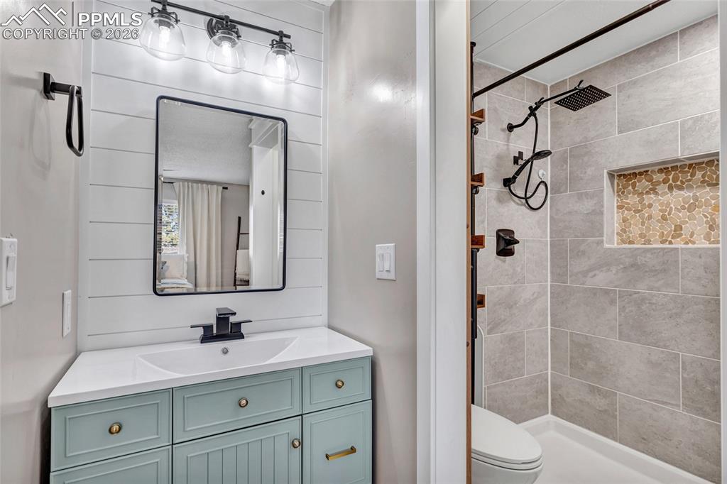 Image 15 of 26: Bathroom