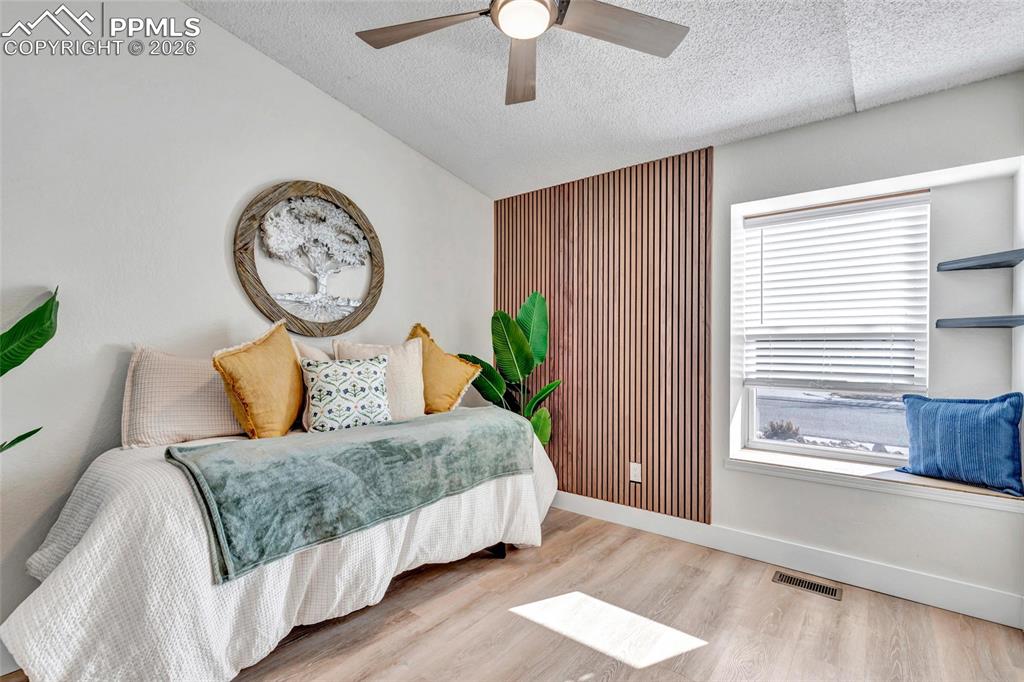 Image 17 of 26: Bedroom