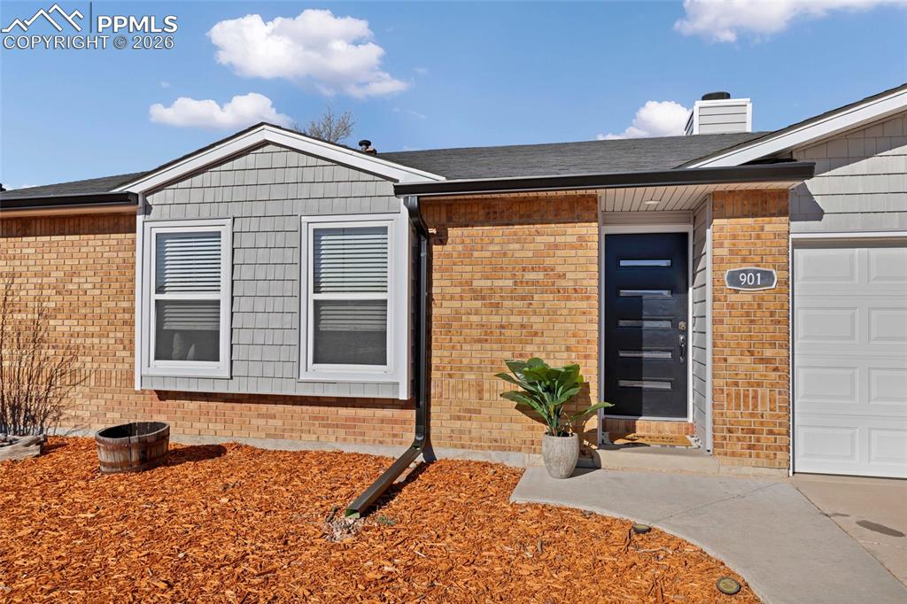 Image 4 of 26: Entry