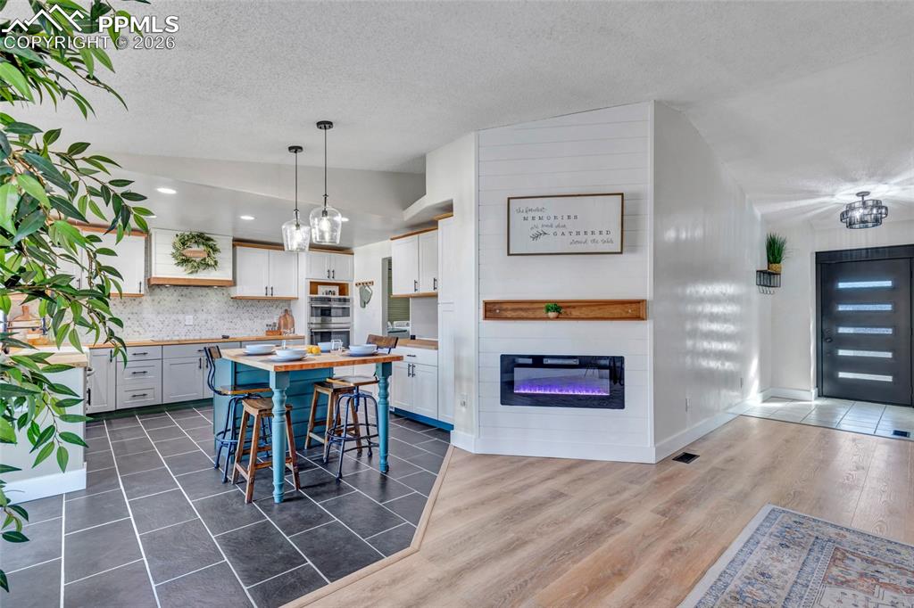 Image 6 of 26: Kitchen