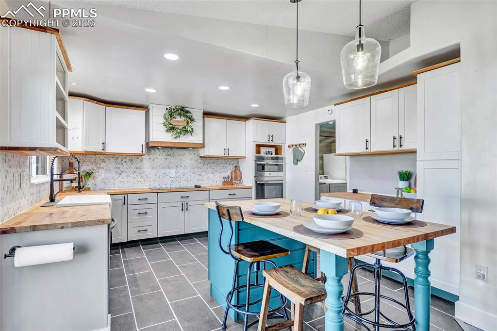 Image 7 of 26: Kitchen