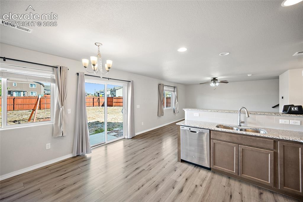 Image 16 of 41: Kitchen