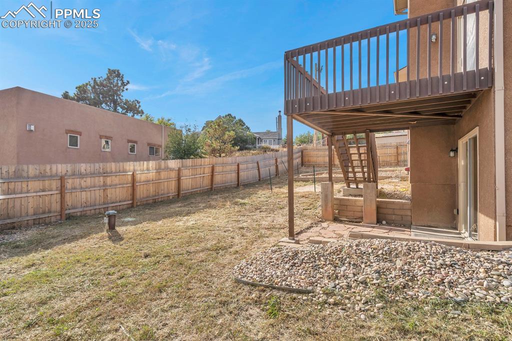 Image 36 of 41: Yard