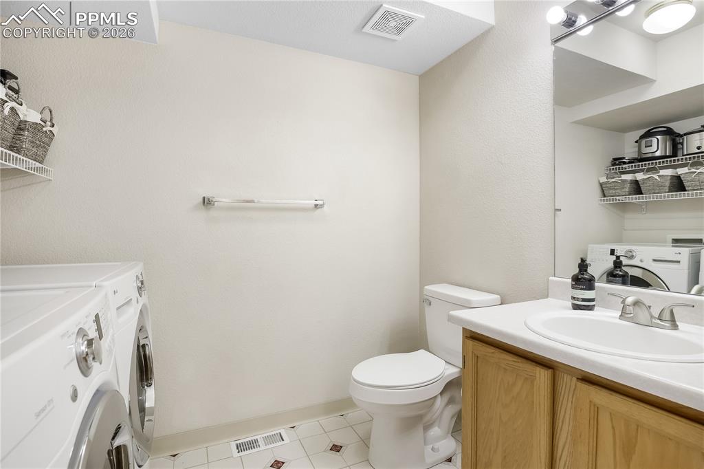 Image 12 of 22: Bathroom