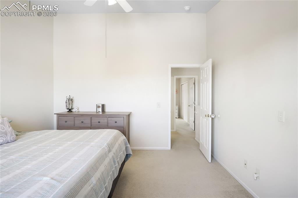 Image 18 of 22: Bedroom