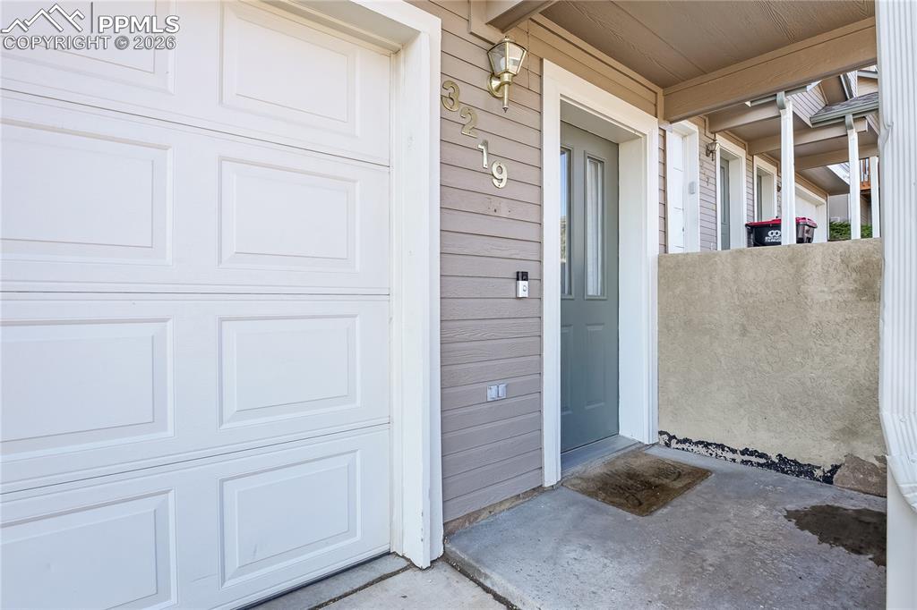 Image 3 of 22: Entry