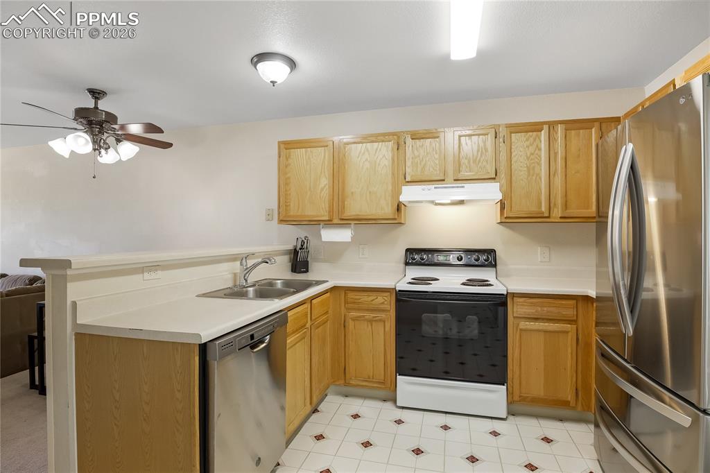 Image 5 of 22: Kitchen