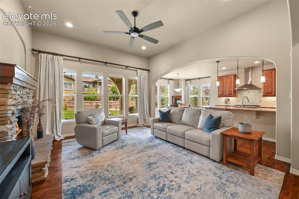 Image 10 of 50: Living Room