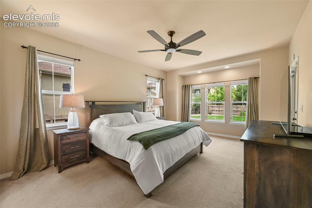 Image 19 of 50: Primary bedroom