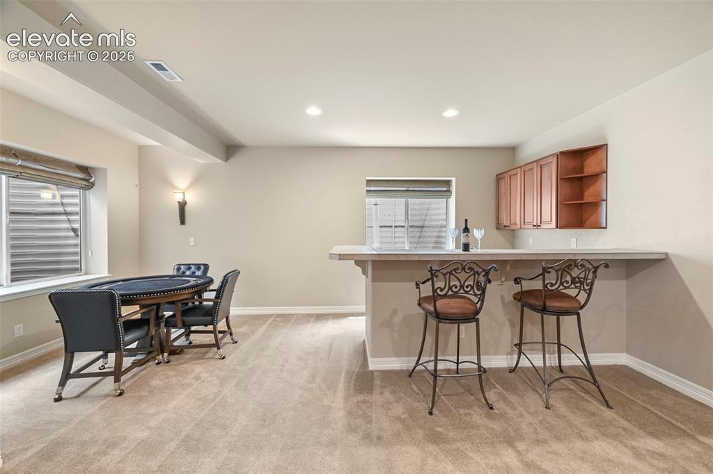 Image 34 of 50: Wet bar area