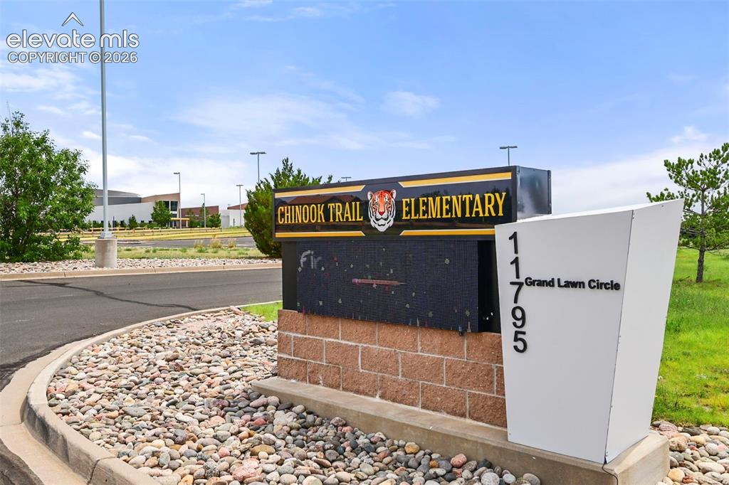 Image 49 of 50: Elementary school in walking distance of home