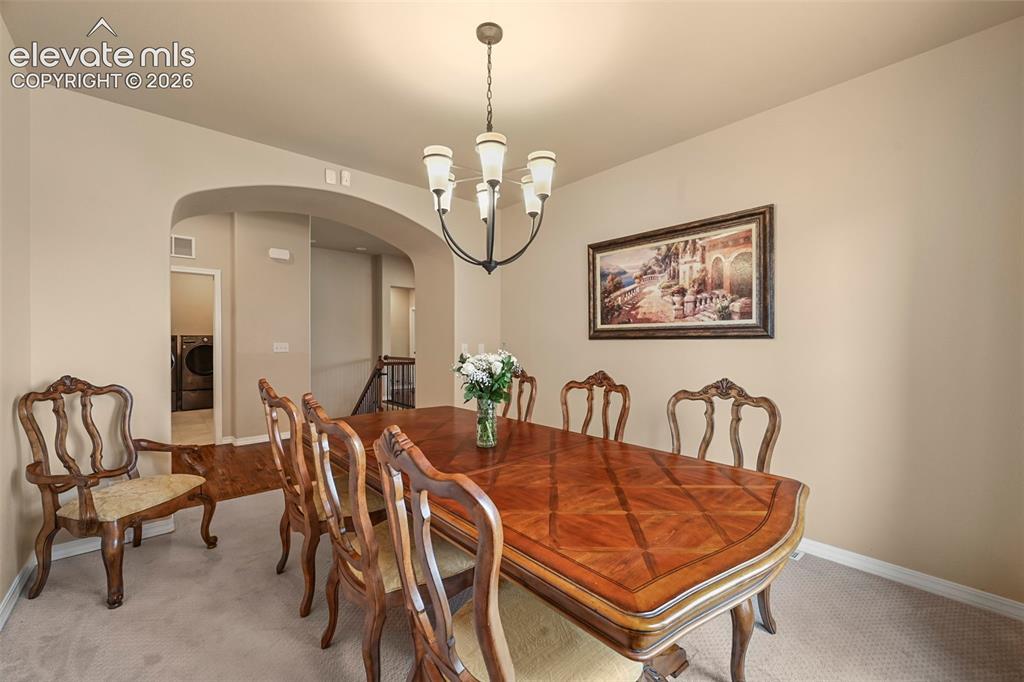 Image 6 of 50: Dining Area