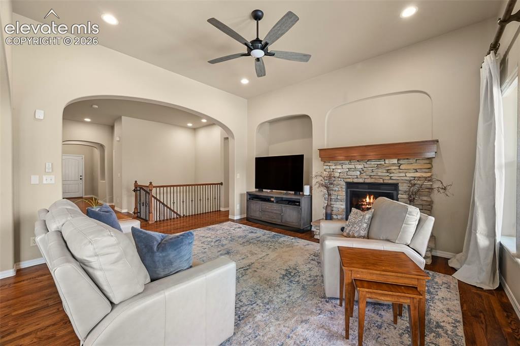 Image 9 of 50: Living Room
