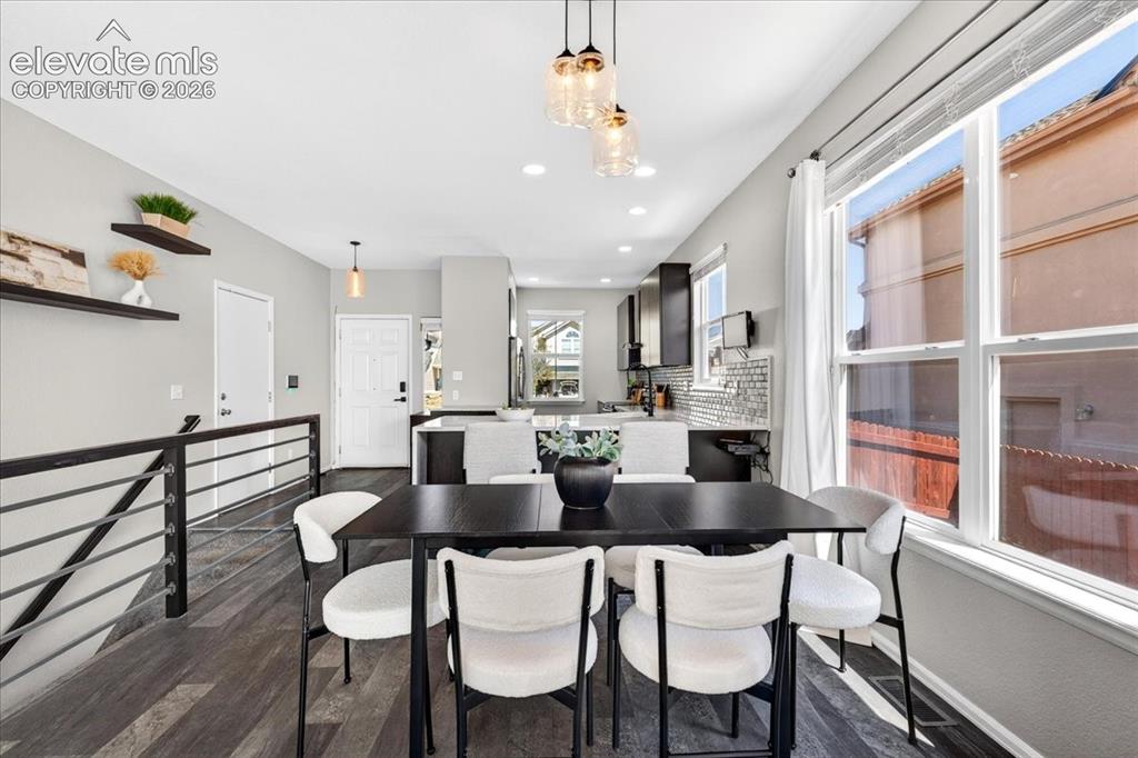 Image 10 of 34: Dining Area