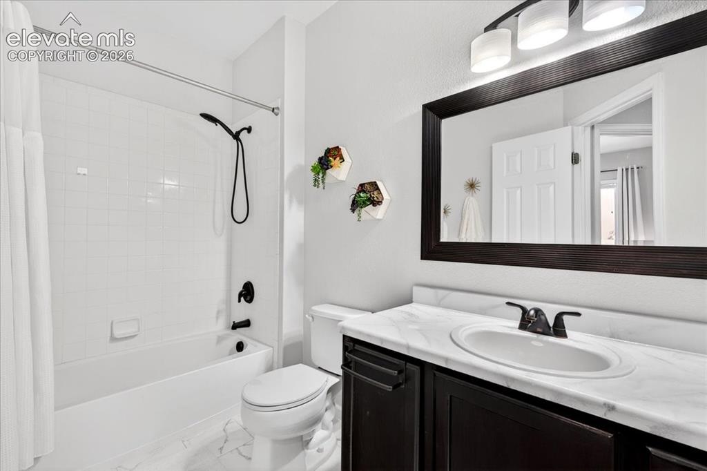 Image 17 of 34: Upstairs Guest Bathroom