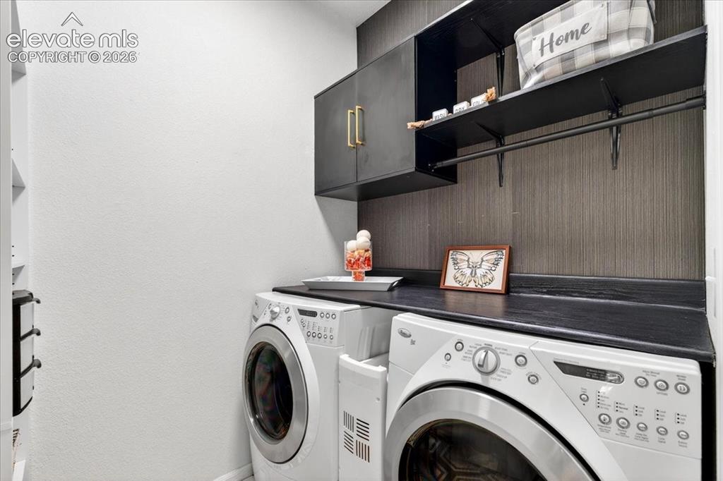 Image 19 of 34: Upstairs Laundry