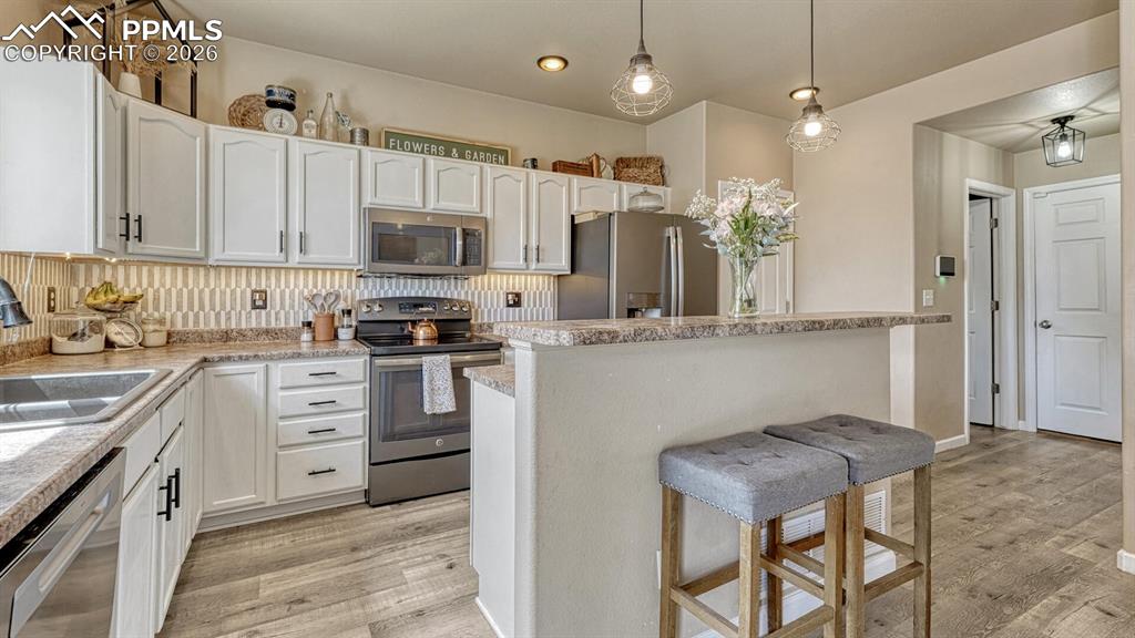 Image 12 of 40: Kitchen