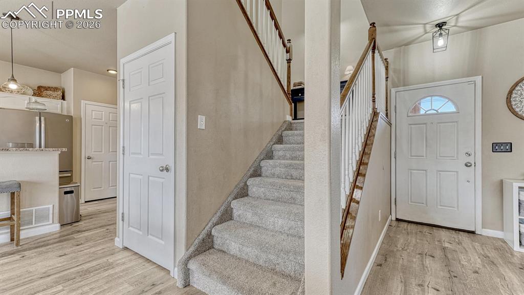 Image 14 of 40: Entry