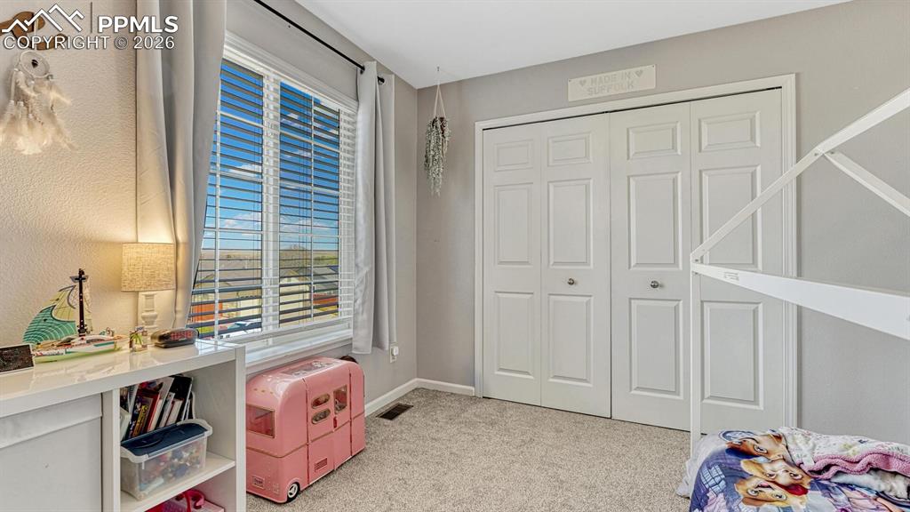 Image 25 of 40: Bedroom