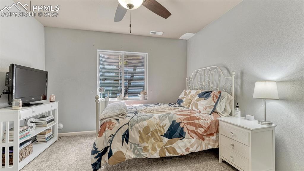 Image 33 of 40: Bedroom