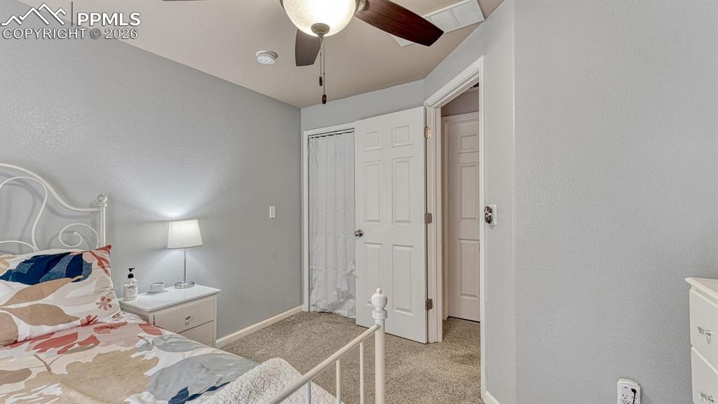 Image 34 of 40: Bedroom