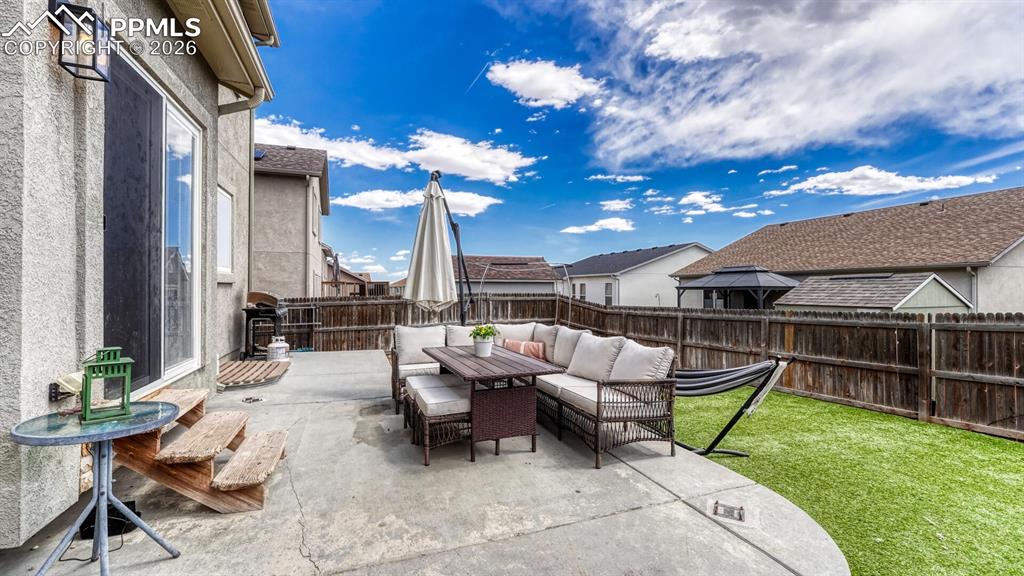 Image 35 of 40: Patio