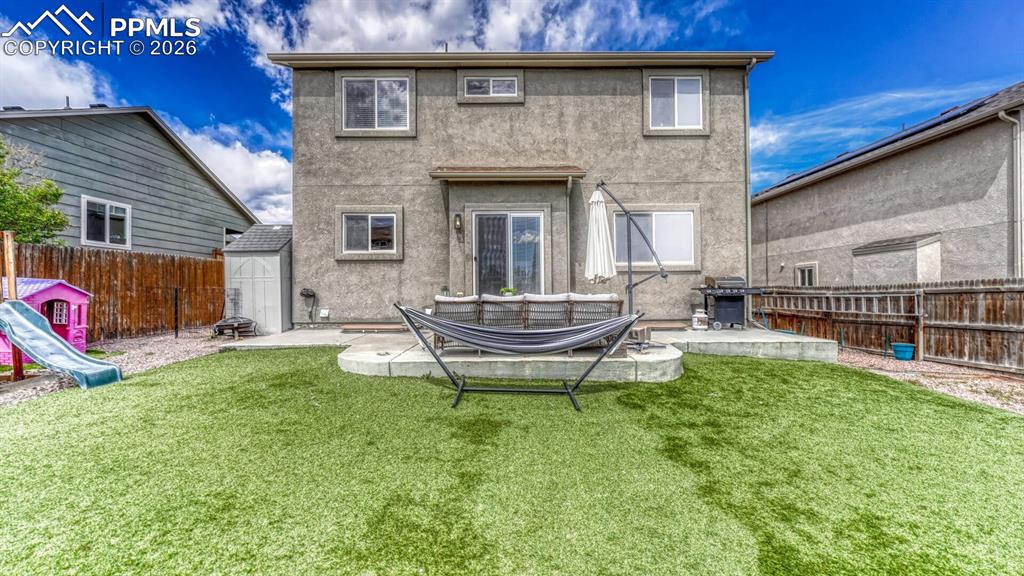 Image 38 of 40: Yard