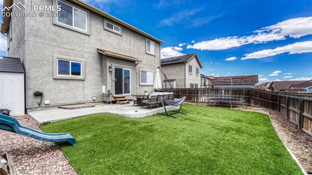 Image 39 of 40: Yard