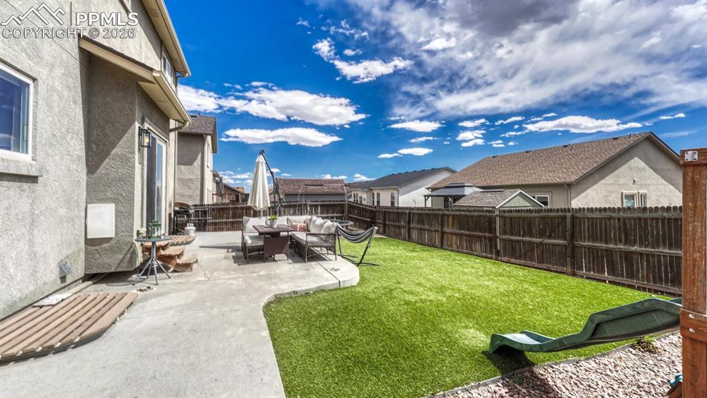 Image 40 of 40: Yard