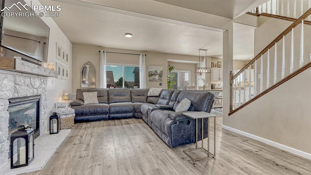 Image 5 of 40: Living Room