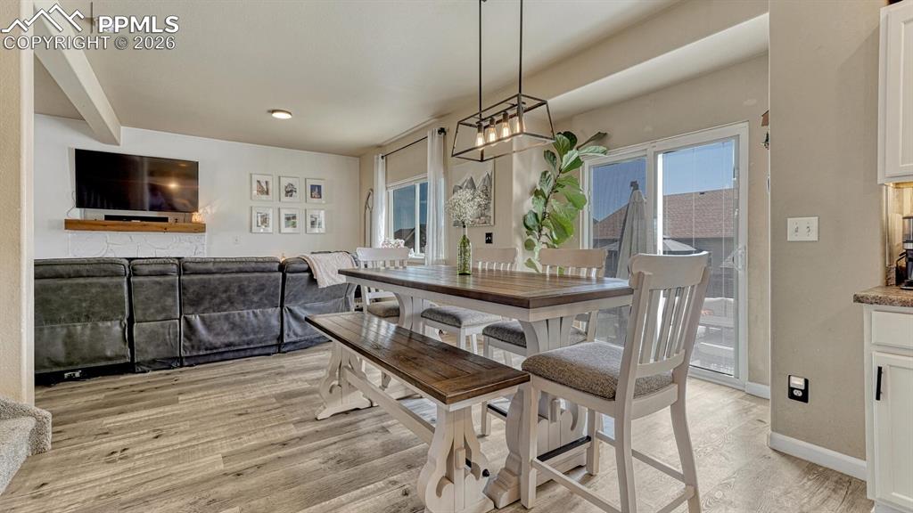 Image 8 of 40: Dining Area