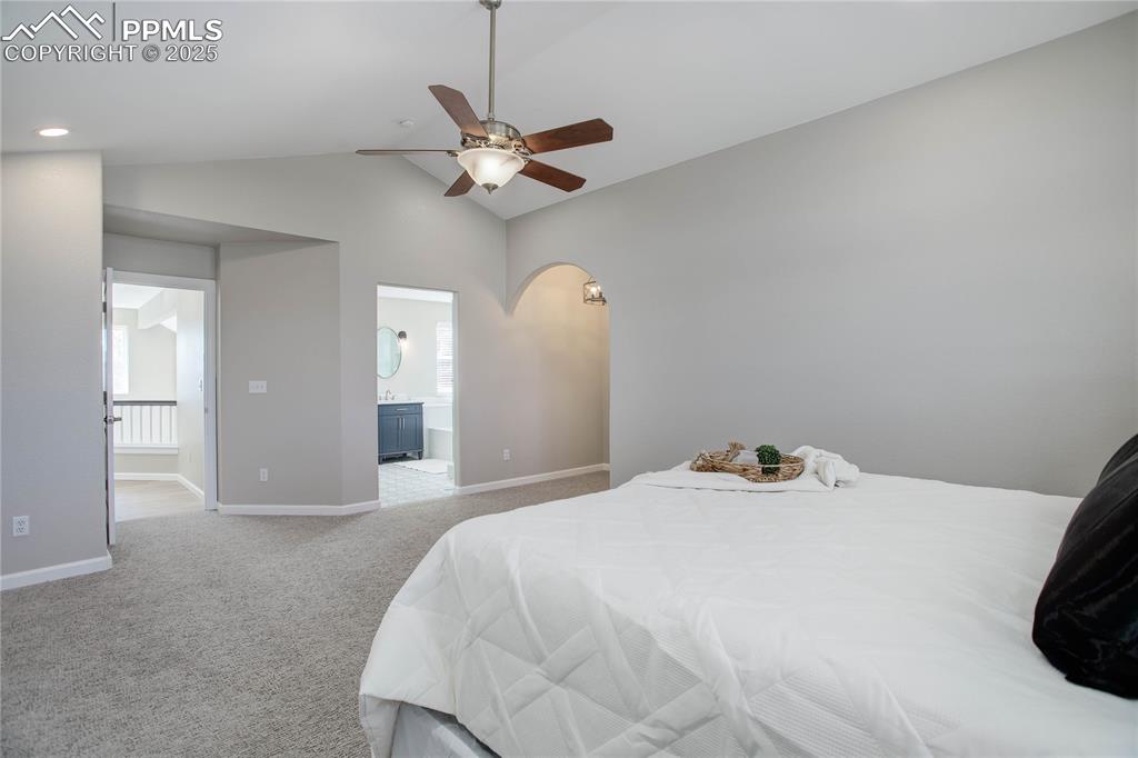Image 16 of 31: En-suite bath & walk-in closet
