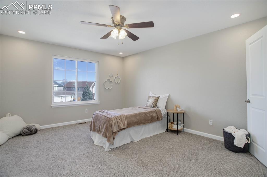 Image 20 of 31: Bedroom 3 - upper level