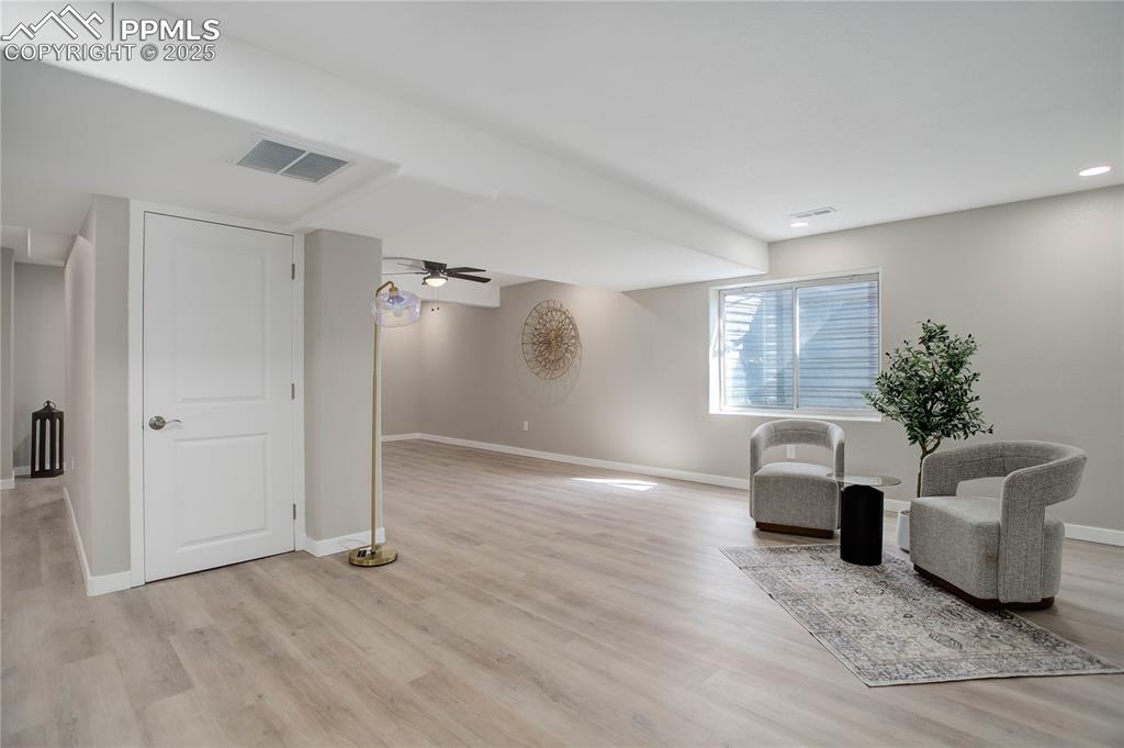 Image 24 of 31: Large entertainment space