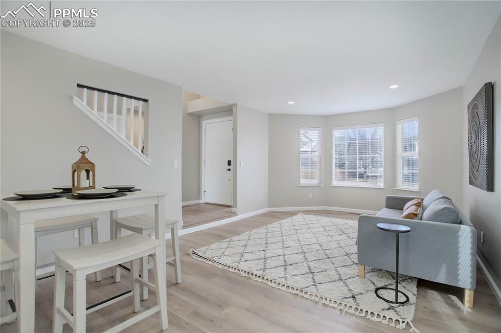 Image 3 of 31: Living room w/ bay window