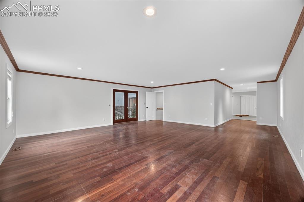 Image 11 of 50: Living Room