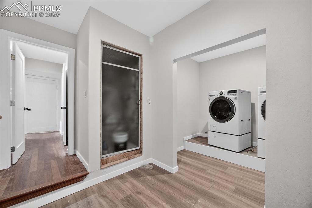 Image 13 of 50: Laundry