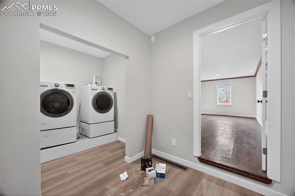 Image 14 of 50: Laundry