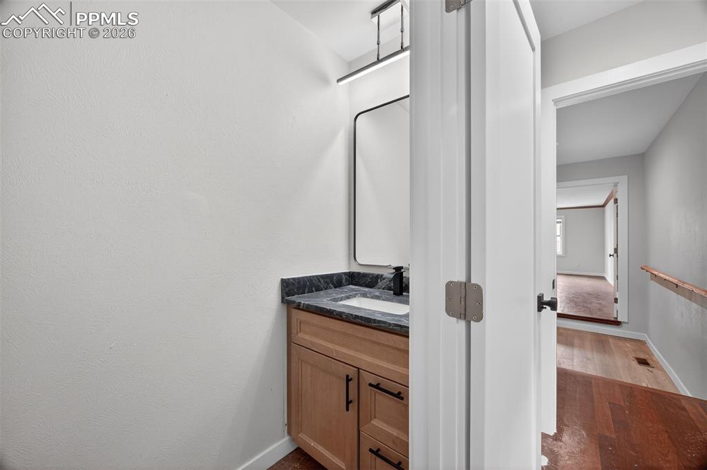 Image 16 of 50: Bathroom