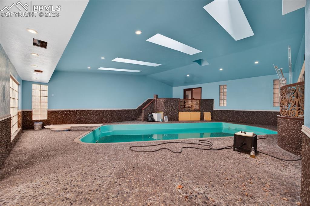 Image 18 of 50: Pool