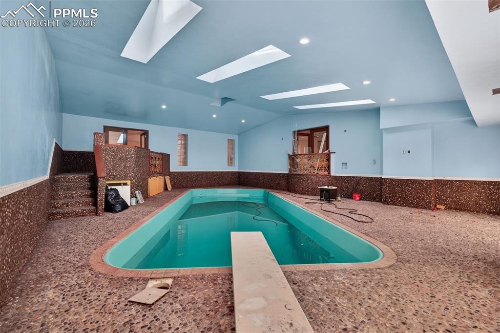 Image 19 of 50: Pool