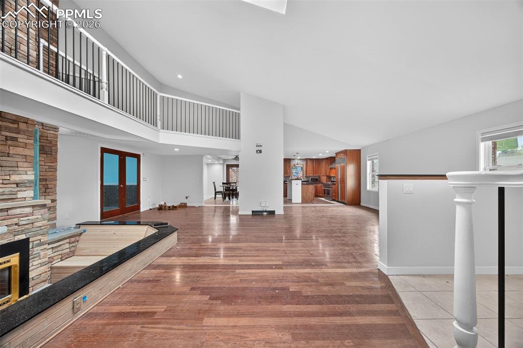 Image 29 of 50: Living Room