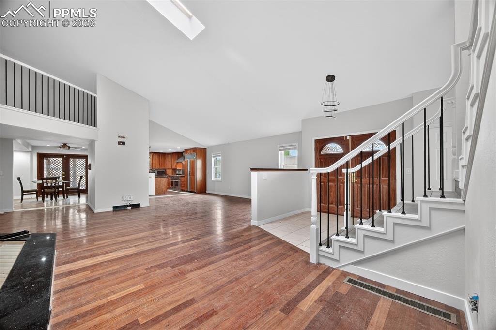 Image 31 of 50: Entry