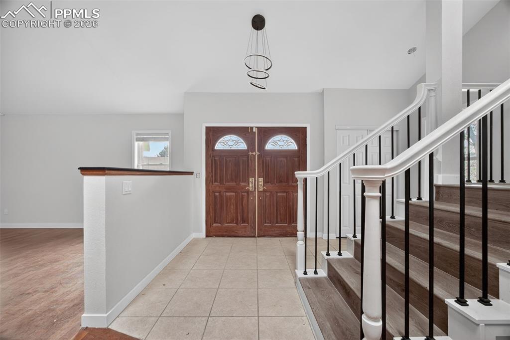 Image 38 of 50: Entry